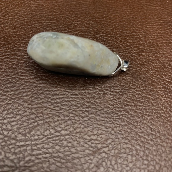 Quartz rock pendent - Picture 2 of 3